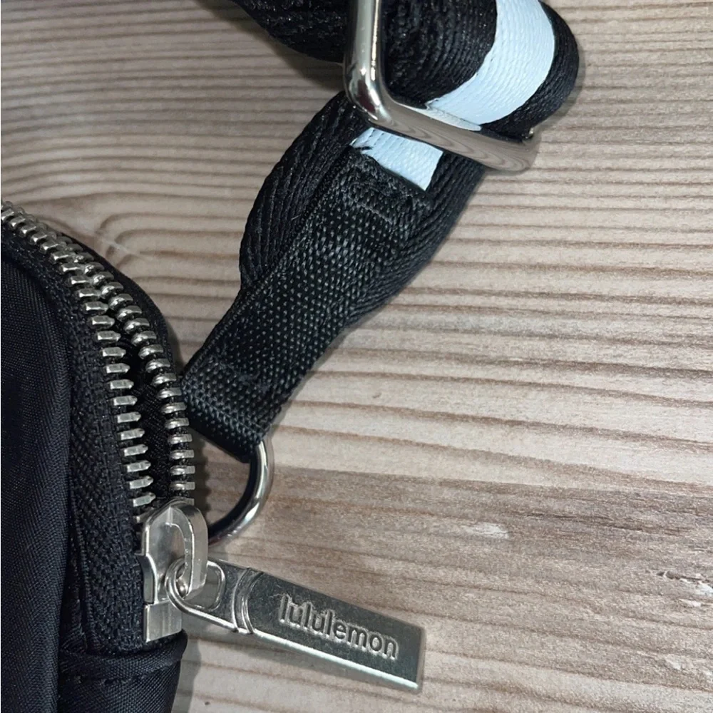 lululemon athletica compact crossbody